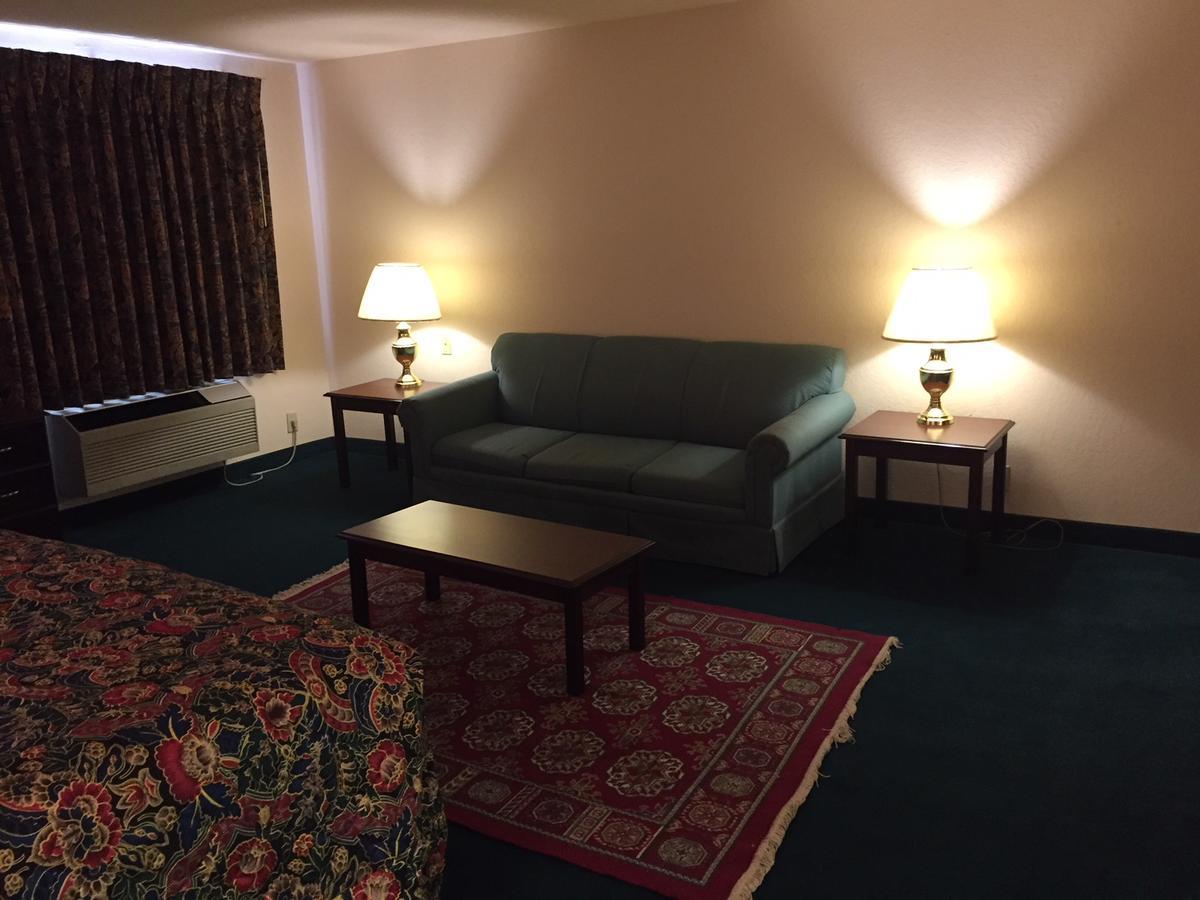 Haven Inn & Suites Монро Экстерьер фото